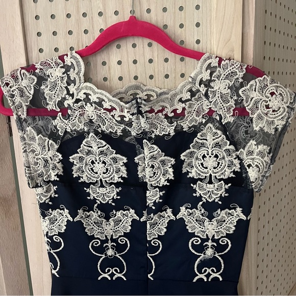Chi Chi London Cap Sleeved Lace Bodice Chiffon Midi Dress in Navy Blue - Size XS - Picture 8 of 8